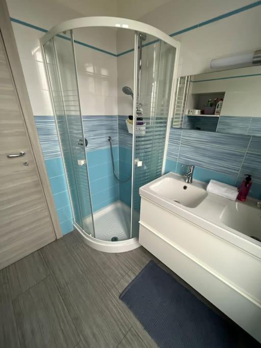 Como 100Mq 5 Mins To Center + Free Park And View Exterior photo