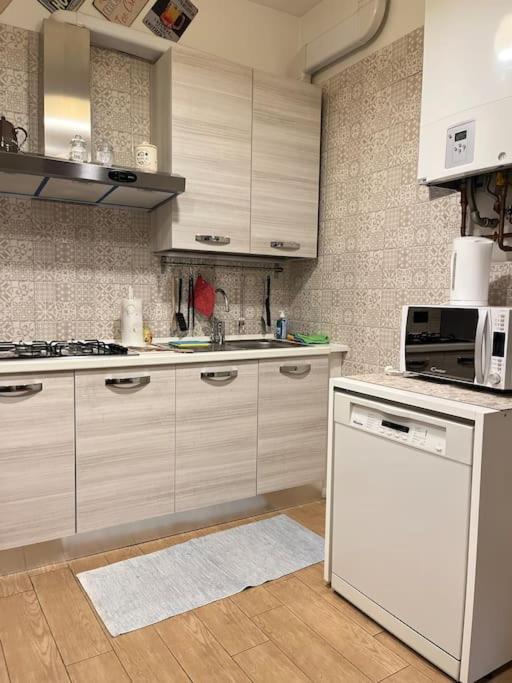 Como 100Mq 5 Mins To Center + Free Park And View Exterior photo